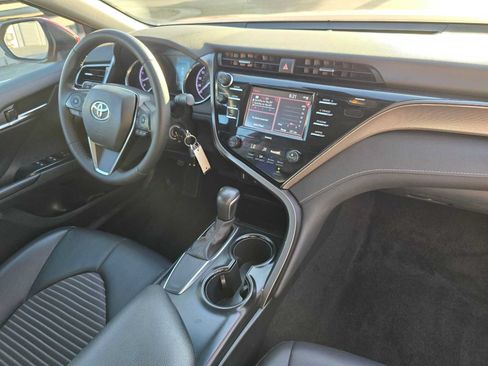 Used 2020 Toyota Camry SE FWD image 10