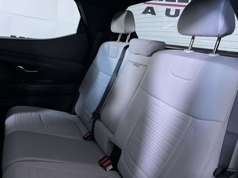 Used 2025 Hyundai Santa Cruz SE image 24