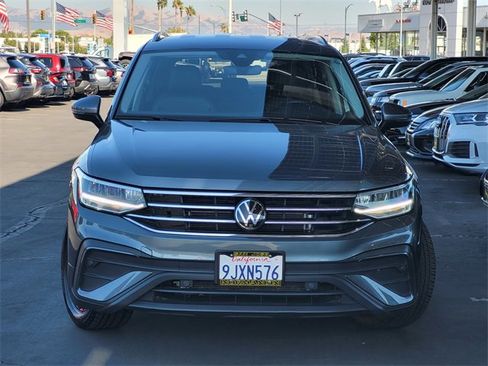 Used 2024 Volkswagen Tiguan SE image 2