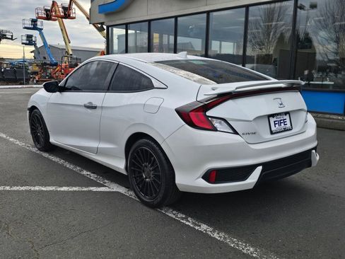 Used 2018 Honda Civic Touring image 3