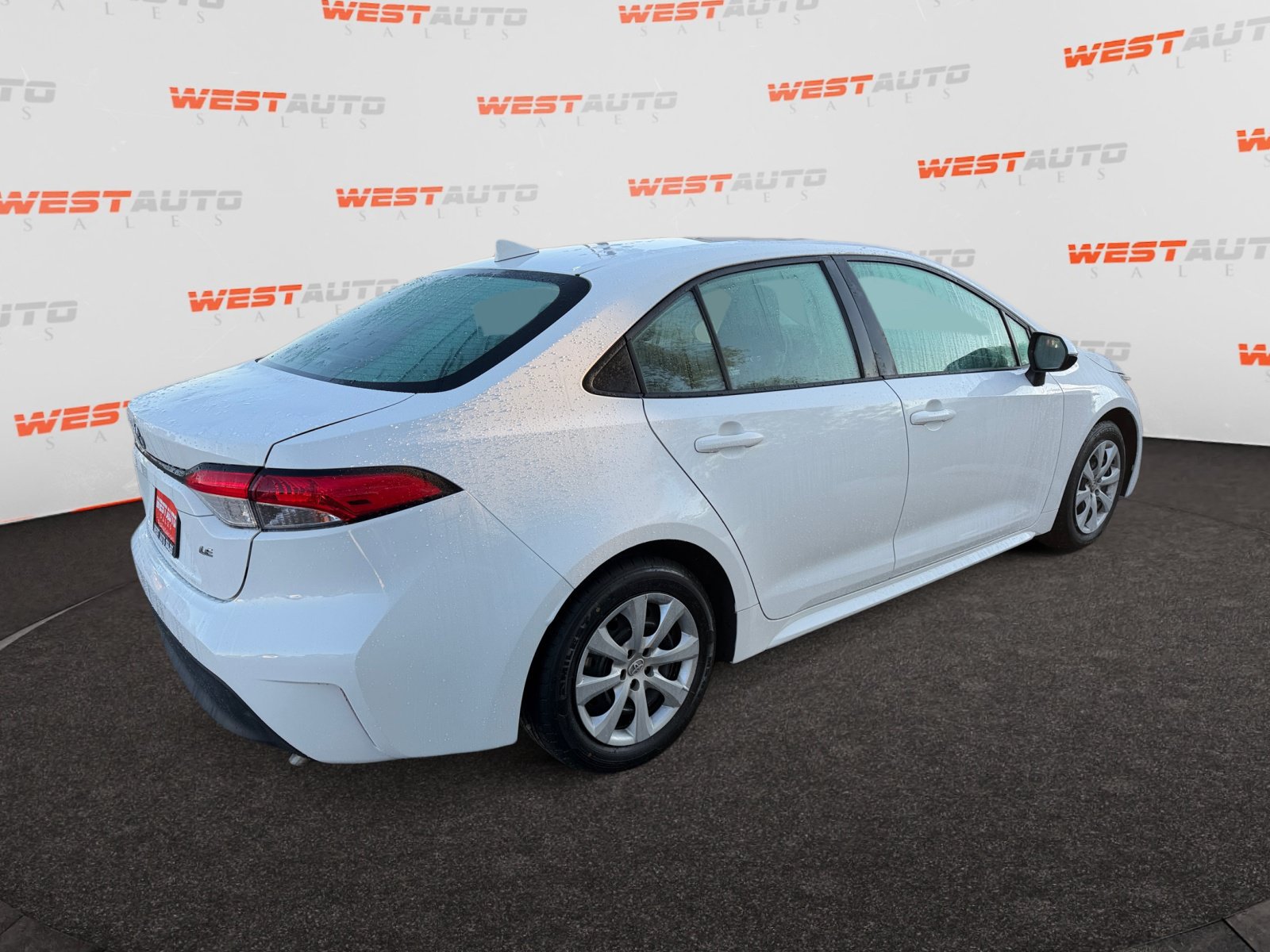 Used 2023 Toyota Corolla LE FWD image 5