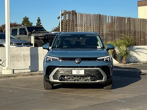 New 2026 Volkswagen Taos SE image 3