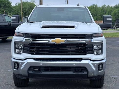 Used 2025 Chevrolet Silverado 3500 LT w/ Safety Package AWD/4WD image 36