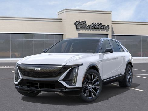 New 2026 Cadillac Lyriq Signature Sport w/ LPO, Floor Liner Package AWD/4WD image 6