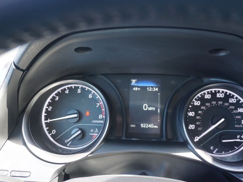 Used 2023 Toyota Camry SE image 9