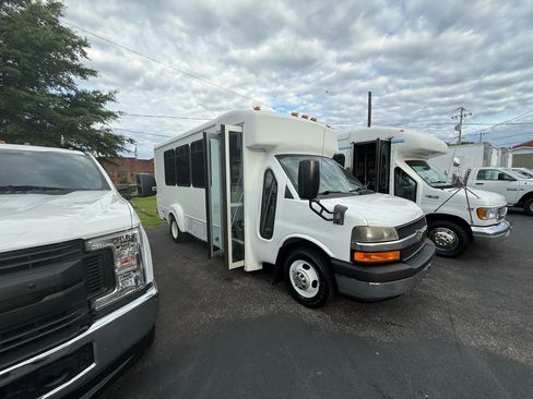 Used 2013 Chevrolet Express 4500 w/ Shuttle Bus Package image 2