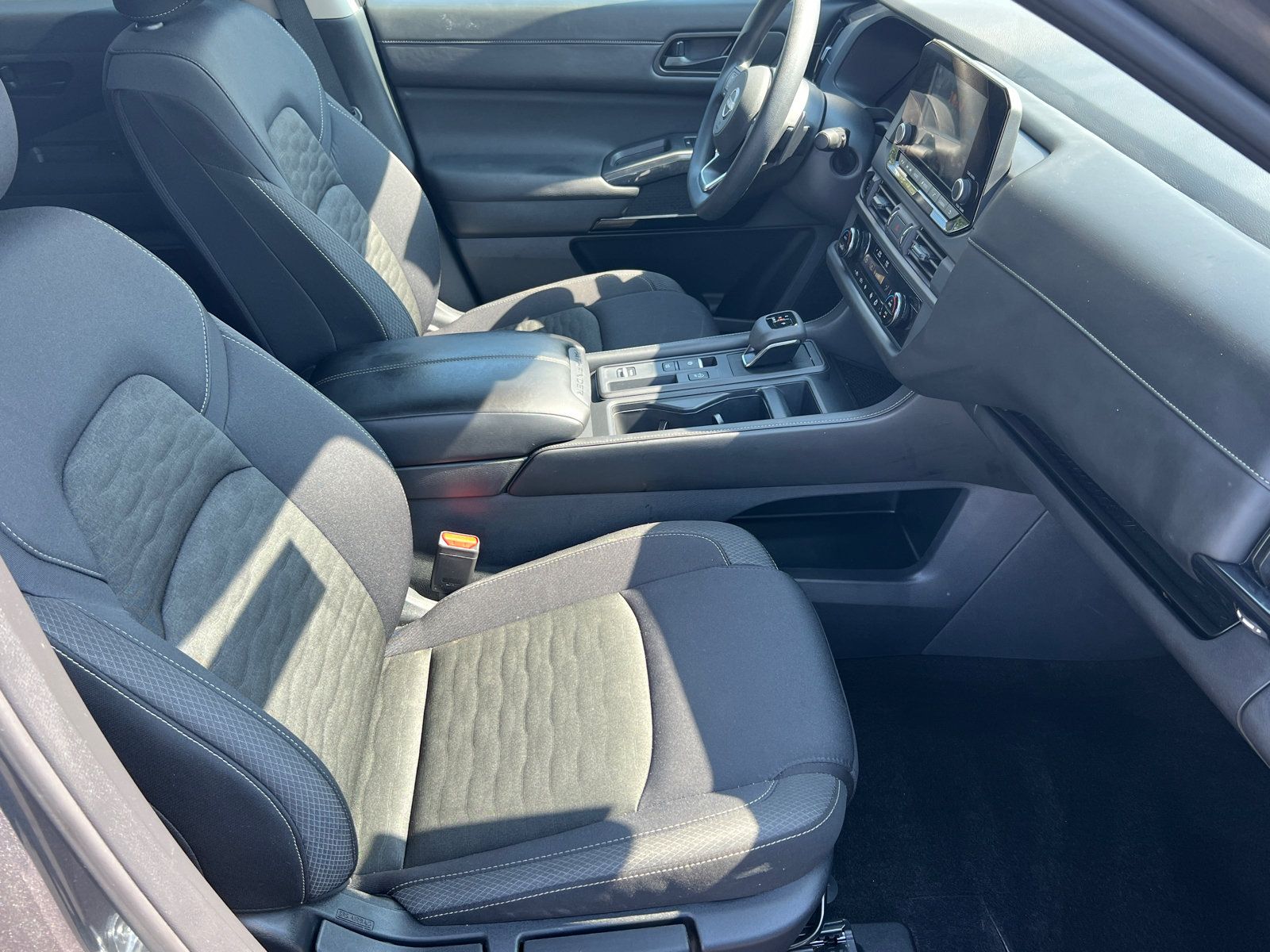 Used 2025 Nissan Pathfinder S FWD image 13