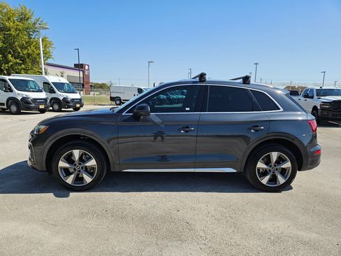 Used 2023 Audi Q5 Premium w/ Convenience Package image 6