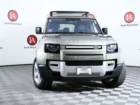 Used 2022 Land Rover Defender 110 SE image 3