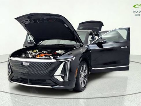 Used 2025 Cadillac Lyriq Luxury AWD/4WD image 13