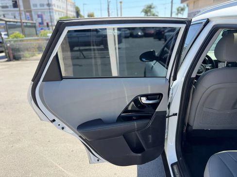 Used 2019 Kia Niro EX Premium w/ Sunroof Package FWD image 28