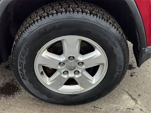 Used 2013 Jeep Grand Cherokee Laredo w/ Laredo E Group image 9