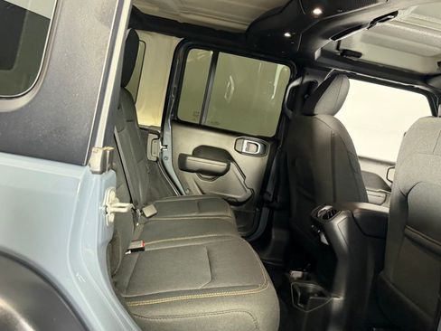 Used 2025 Jeep Wrangler Sport image 27