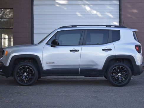 Used 2018 Jeep Renegade Latitude w/ Cold Weather Group image 2