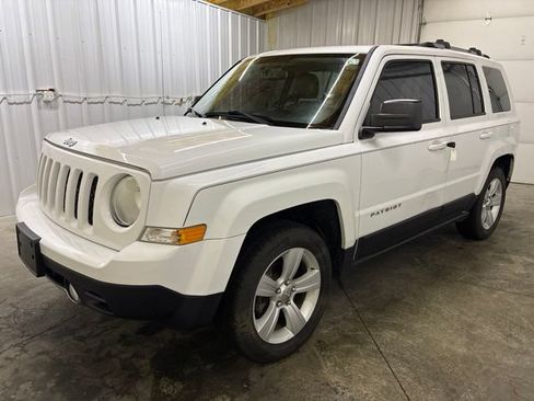 Used 2014 Jeep Patriot Limited w/ Sun/Sound Group AWD/4WD image 3
