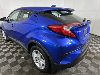 Used 2020 Toyota C-HR LE FWD video 4