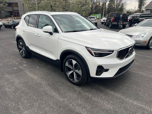 Used 2023 Volvo XC40 B5 Ultimate w/ Climate Package image 3