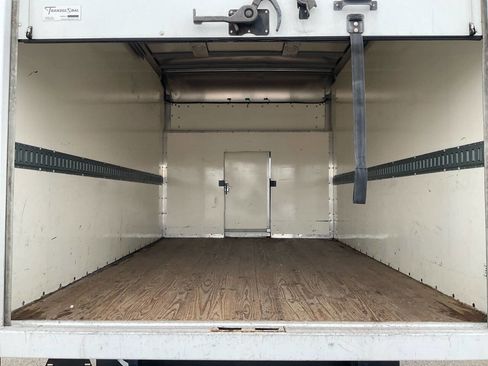 Used 2016 Freightliner Sprinter 3500 image 5