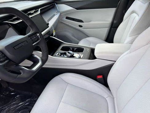 New 2026 Jeep Cherokee Limited AWD/4WD image 32