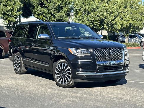 Used 2023 Lincoln Navigator Black Label image 1