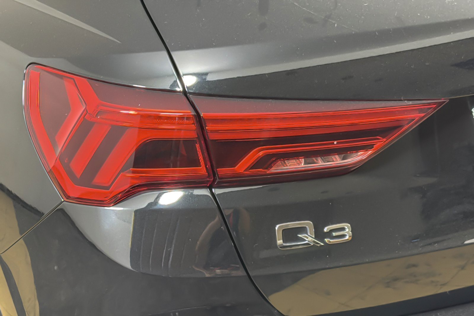 Used 2023 Audi Q3 2.0T Premium Plus w/ Premium Plus Package AWD/4WD image 27