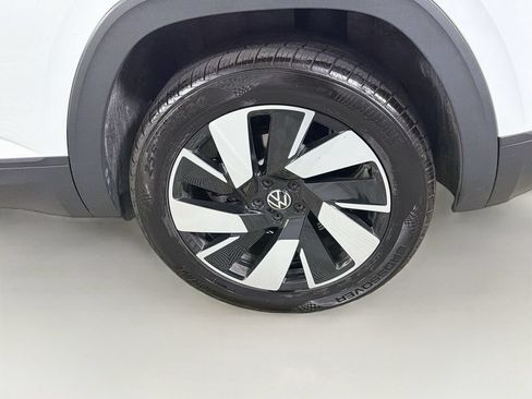 Used 2024 Volkswagen Atlas Cross Sport SE FWD image 32