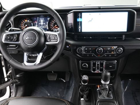 New 2026 Jeep Wrangler Unlimited Sahara AWD/4WD image 30