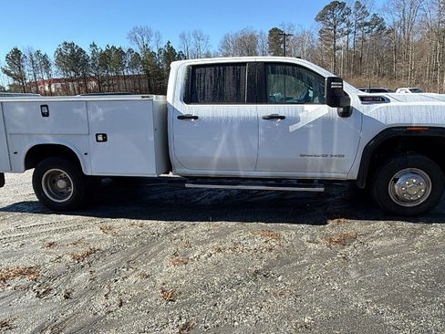 Used 2023 GMC Sierra 3500 Pro w/ Convenience Package image 7