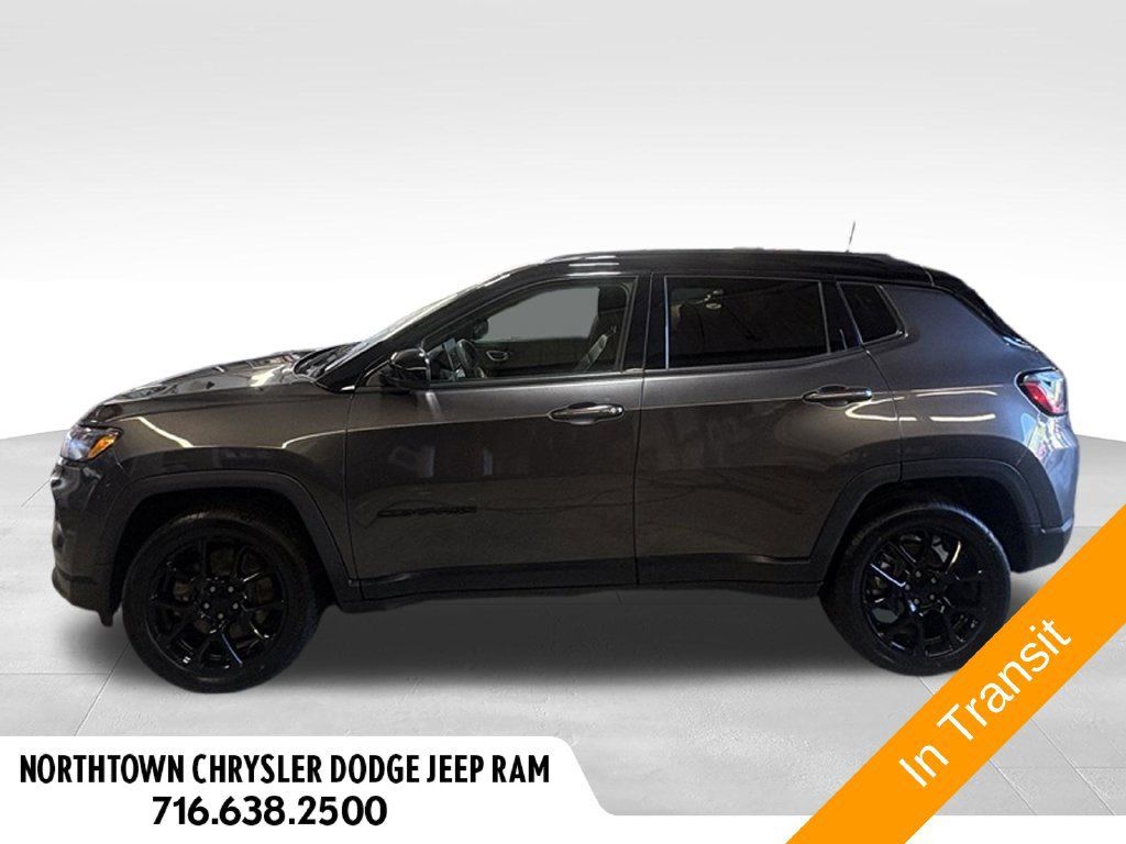 Used 2023 Jeep Compass Latitude w/ Convenience Group AWD/4WD image 3