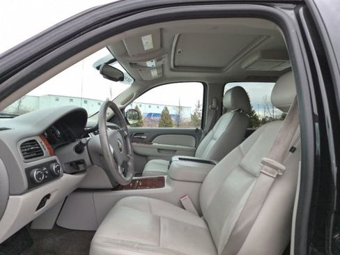 Used 2013 Chevrolet Avalanche LTZ image 17