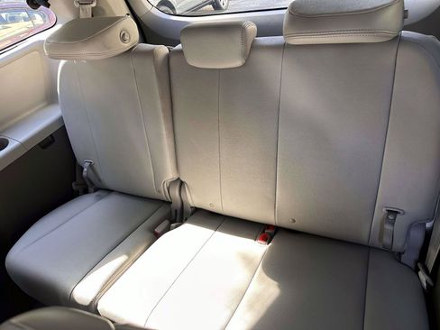 Certified 2019 Toyota Sienna XLE w/ XLE Navigation Package FWD image 15