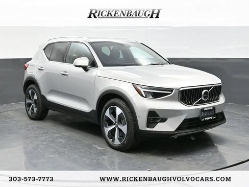 Used 2025 Volvo XC40 B5 Plus AWD/4WD image 1