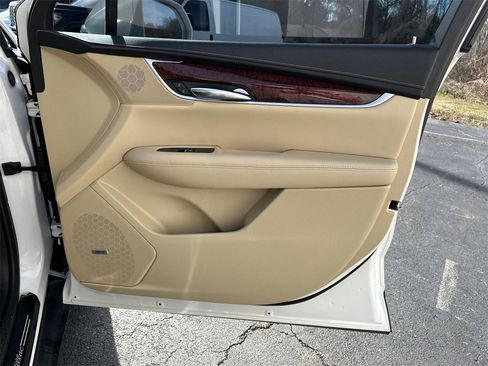 Used 2019 Cadillac XT5 Luxury image 14
