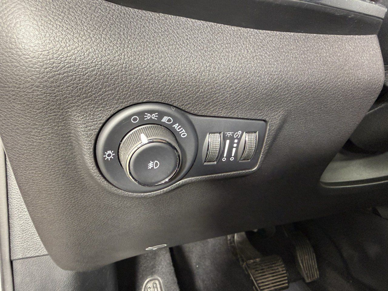 Used 2023 Jeep Compass Limited w/ Mopar Graphics Package AWD/4WD image 23