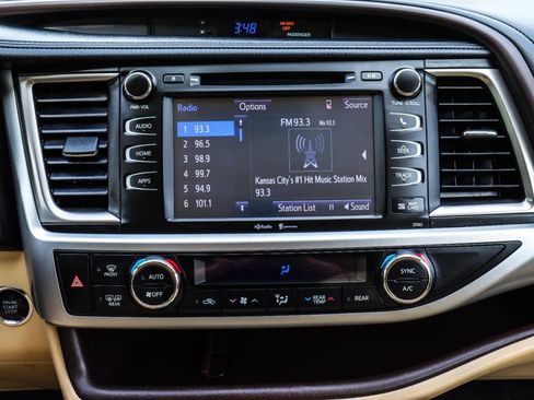 Used 2015 Toyota Highlander XLE AWD/4WD image 29