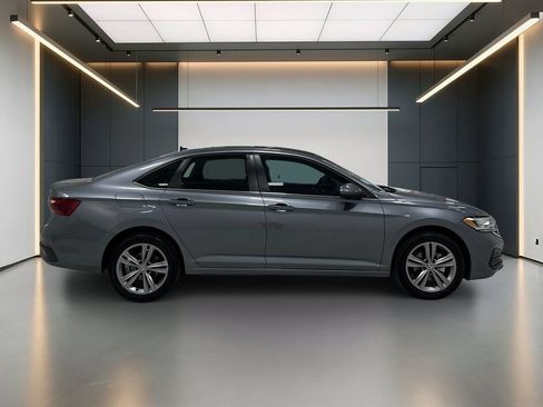 Used 2022 Volkswagen Jetta SE FWD image 7