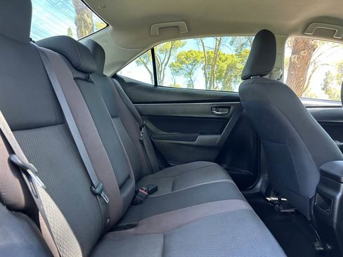 Used 2018 Toyota Corolla LE image 28