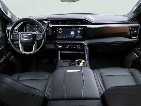 Used 2024 GMC Sierra 3500 Denali w/ Denali Reserve Package image 28