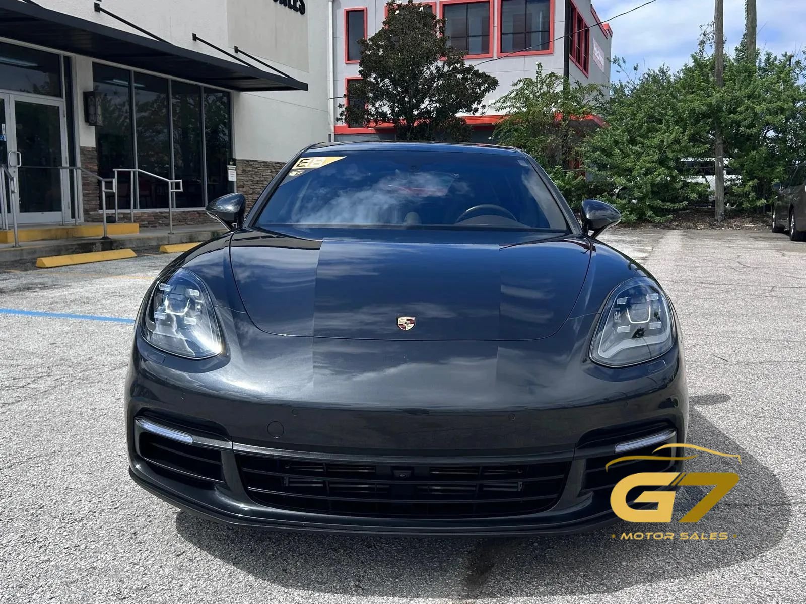 Used 2018 Porsche Panamera RWD image 2