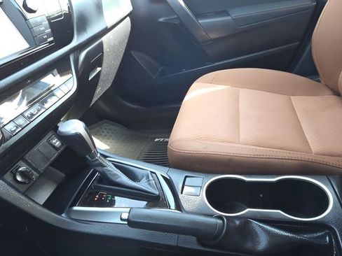 Used 2015 Toyota Corolla LE image 25