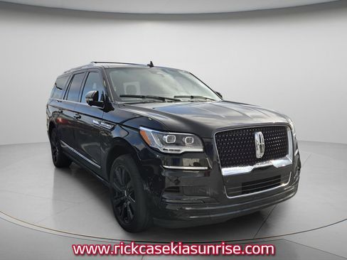 Used 2023 Lincoln Navigator L Reserve RWD image 4