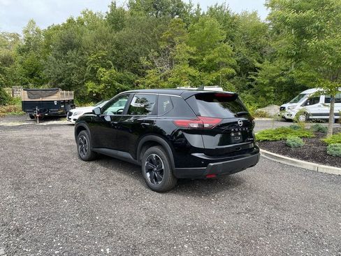 Used 2024 Nissan Rogue SV image 8