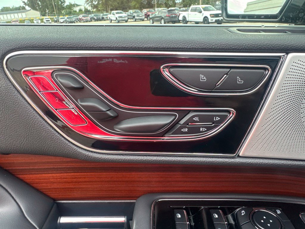 Used 2024 Lincoln Navigator L Reserve AWD/4WD image 11