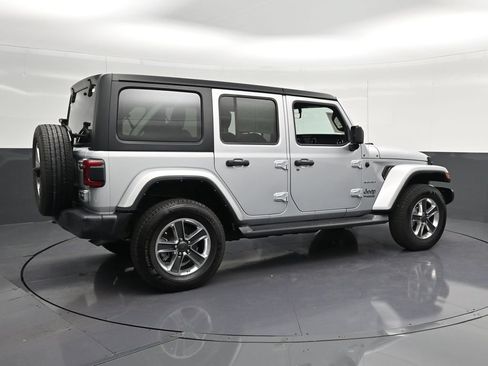 Used 2022 Jeep Wrangler Unlimited Sahara w/ LED Lighting Group AWD/4WD image 3