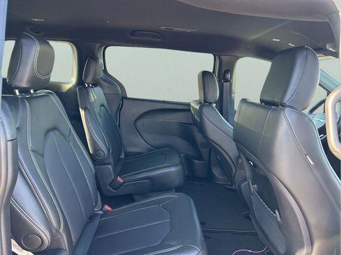 New 2026 Chrysler Pacifica Select image 27