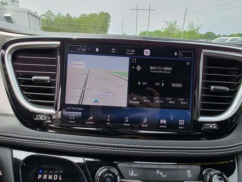 Used 2021 Chrysler Pacifica Limited w/ S Appearance Package FWD image 19
