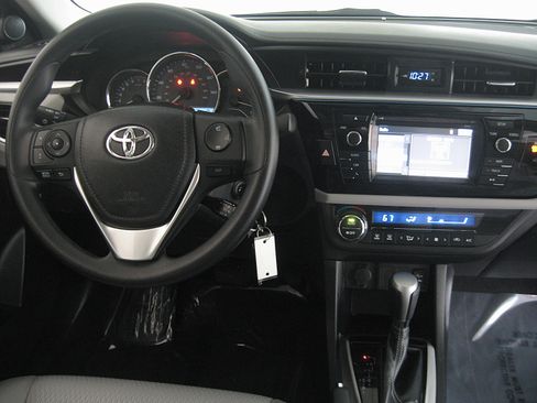 Used 2014 Toyota Corolla LE image 2