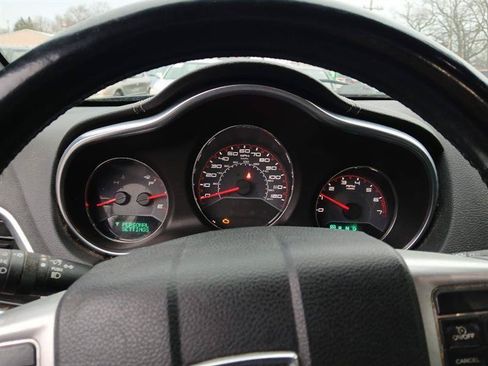 Used 2011 Dodge Avenger Mainstreet FWD image 16
