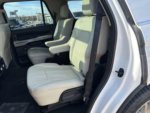 Used 2019 Ford Expedition Platinum image 12