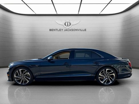 Used 2025 Bentley Flying Spur Plug-In Hybrid image 11